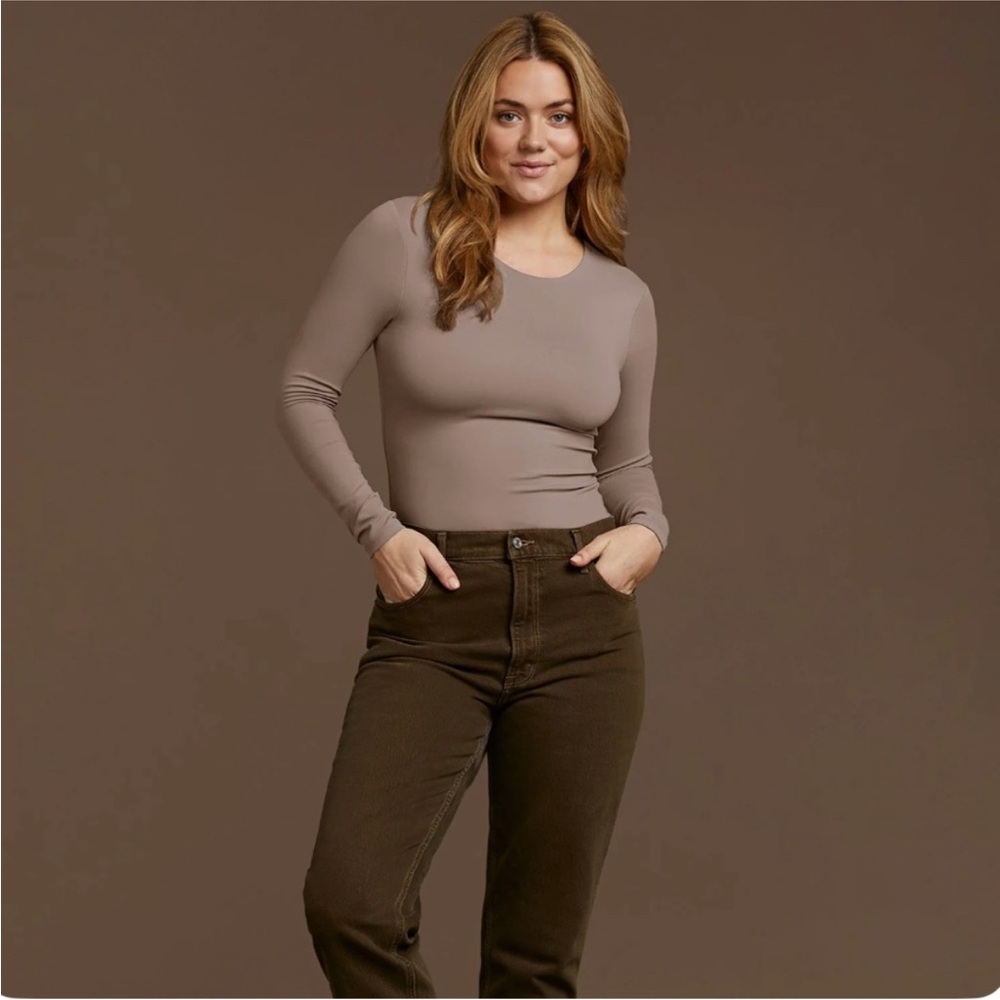 nuuds Slim Long-Sleeve Crewneck Top in Taupe